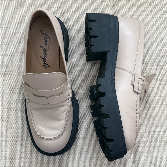 Free People Lyra Lug Sole Loafer Leather light beige tan EU 37 Us 6.5/7 neutral - Picture 13 of 16